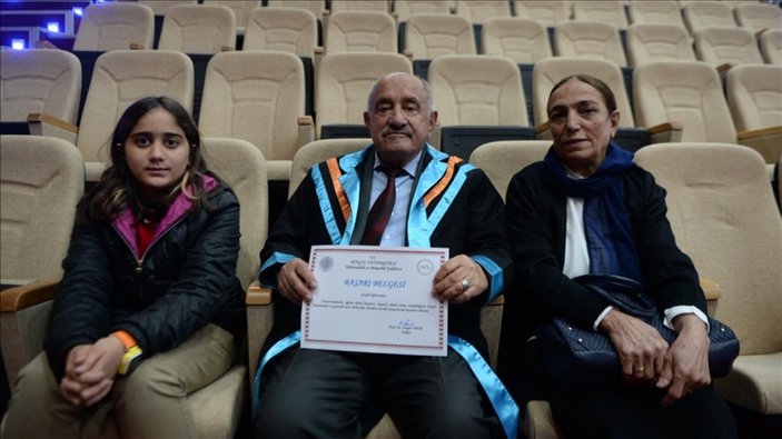 Bingöl'de hayalini kurduğu inşaat mühendisi diplomasını 71 yaşında aldı