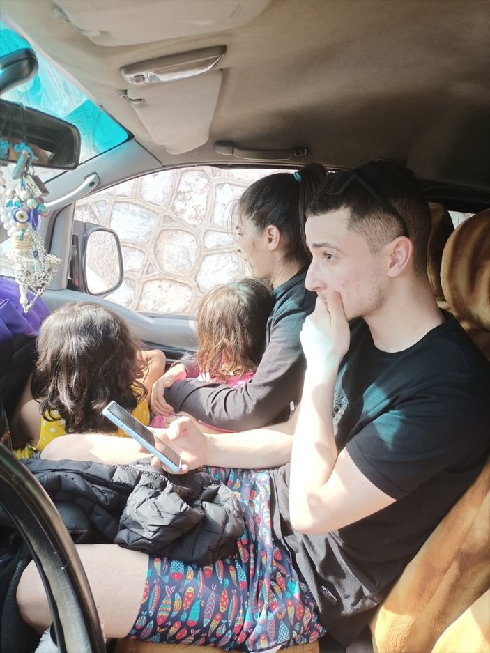 Muğla'da, bir araçtan 19 kaçak göçmen çıktı