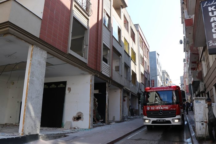 Samsun'da çatıda çıkan yangın plastik malzemelere sıçradı
