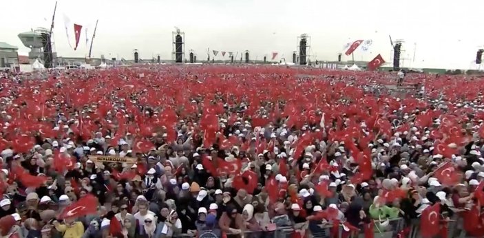 İstanbul'daki fetih kutlamalarına 560 bin kişi katıldı