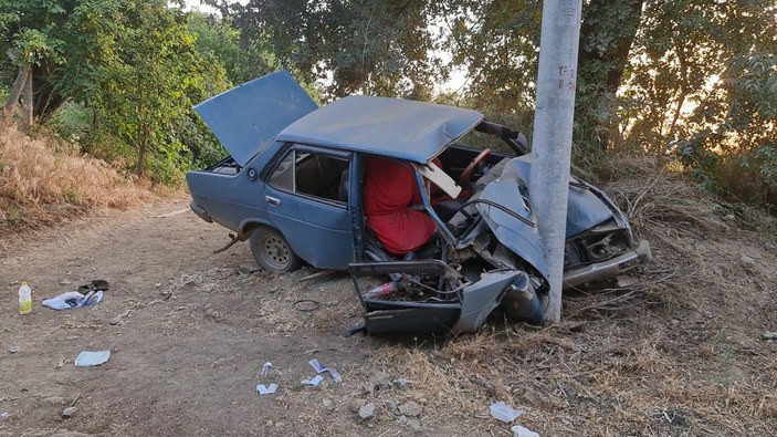İzmir'de çalıntı araçla kaza: 2 çocuk ağır yaralı