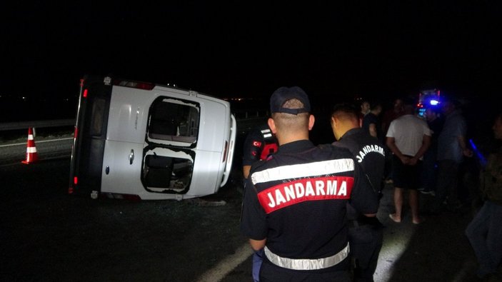 Osmaniye'de öğrencileri taşıyan minibüs devrildi: 17 yaralı