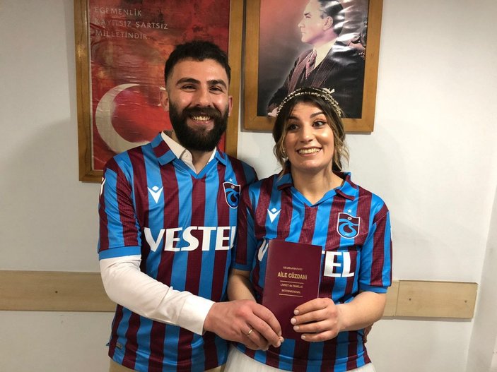 Artvin’de Trabzonsporlu çift, nikah için şampiyonluğu bekledi