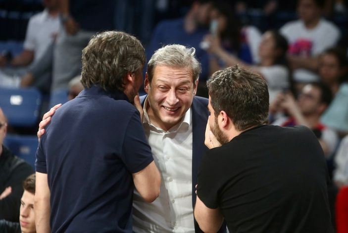 a Galatasaray'da Burak Elmas, Sinan Erdem'i terk etti