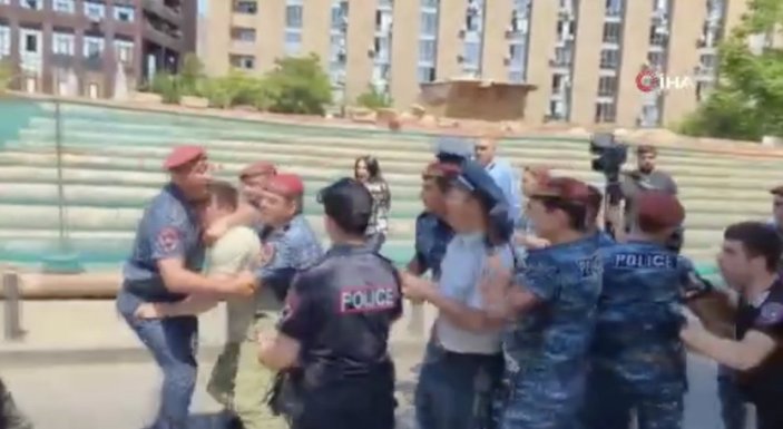 Ermenistan’da muhalifler hükümet binasına girmeye çalıştı