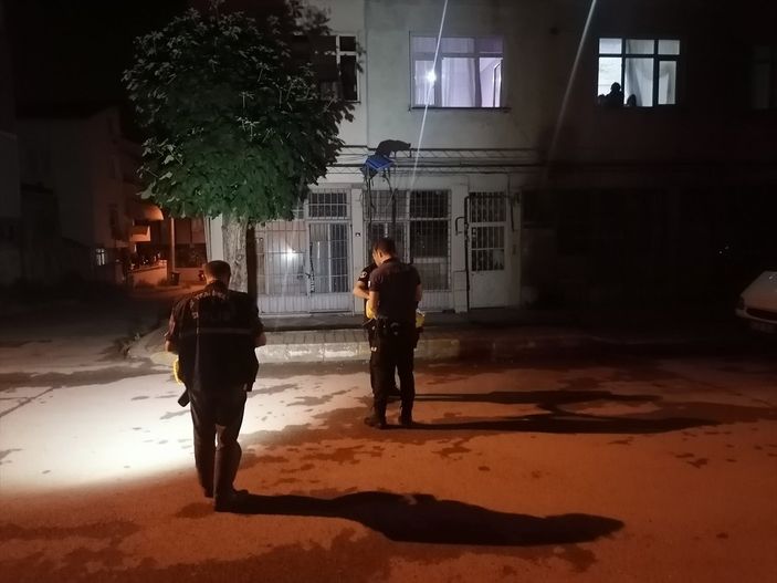 Kocaeli'de kocası tarafından pencereden atılan kadın yaralandı