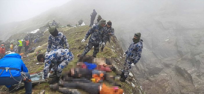 Nepal'de kaybolan uçağın enkazı bulundu