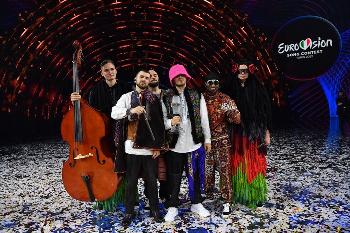 Eurovision birincisi Ukraynalı grup, kazandığı kristal mikrofonu sattı
