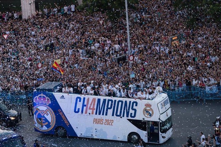 Şampiyonlar Ligi şampiyonu Real Madrid, 14'üncü kupa zaferini doyasıya kutladı