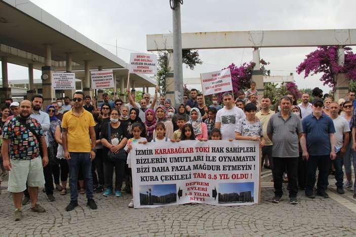 İzmir'de TOKİ'nin konut inşaatını başlatmayan belediyeye tepki