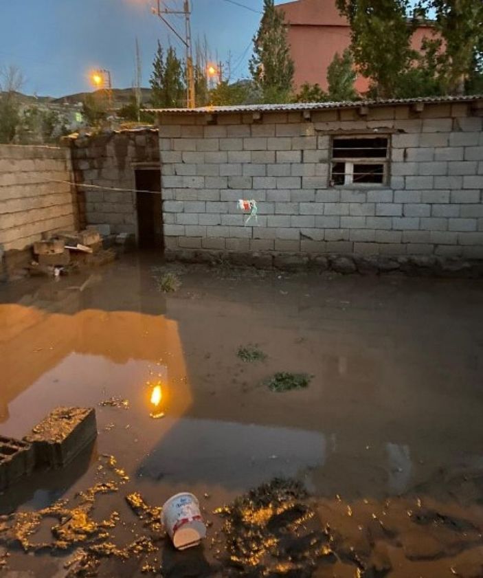 Ağrı'da sele kapılan çocuk yaşamını yitirdi