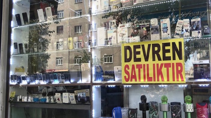 Diyarbakır'da hırsızlardan bıkan esnaf dükkanını satışa çıkardı