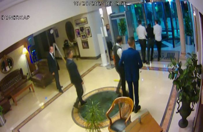 d Ataşehir'de, barda başlayıp lobide biten kavgada çenesi kırıldı