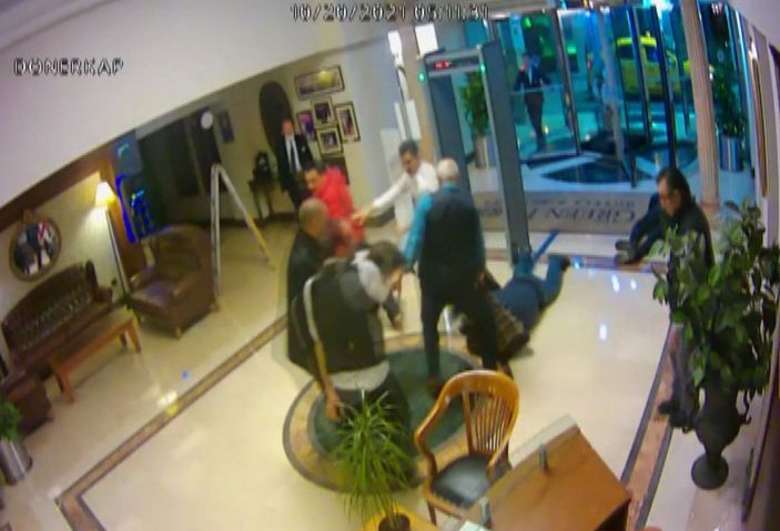 d Ataşehir'de, barda başlayıp lobide biten kavgada çenesi kırıldı