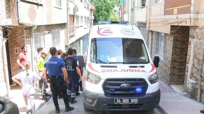 d Beyoğlu'nda torununu kazadan kurtaran dede, yaşamını yitirdi