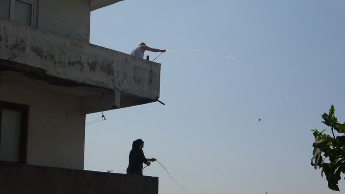 Pendik'te yangına mahalleli müdahalesi