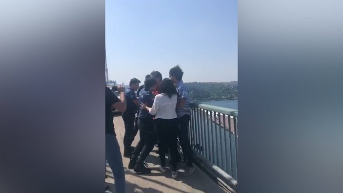 Köprüye pankart asan TİP'li vekiller polise saldırdı