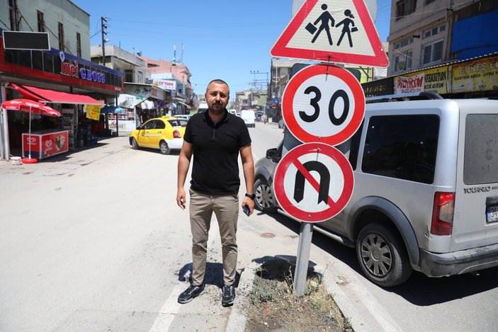 Adana’da yaralı halde otomobili kovaladı