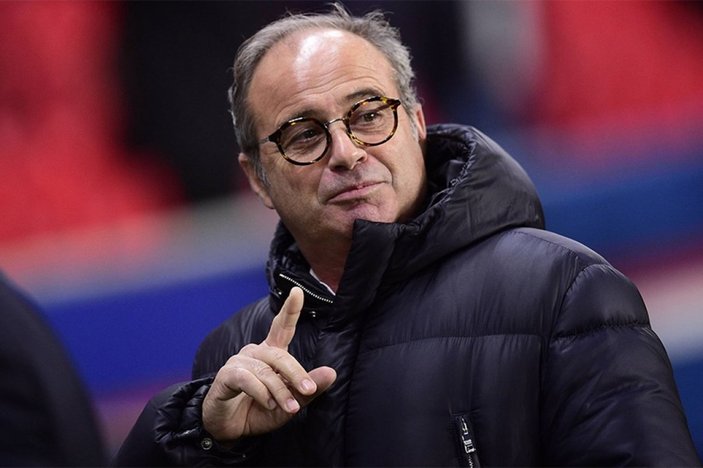 Luis Campos Paris Saint-Germain'e imza atıyor