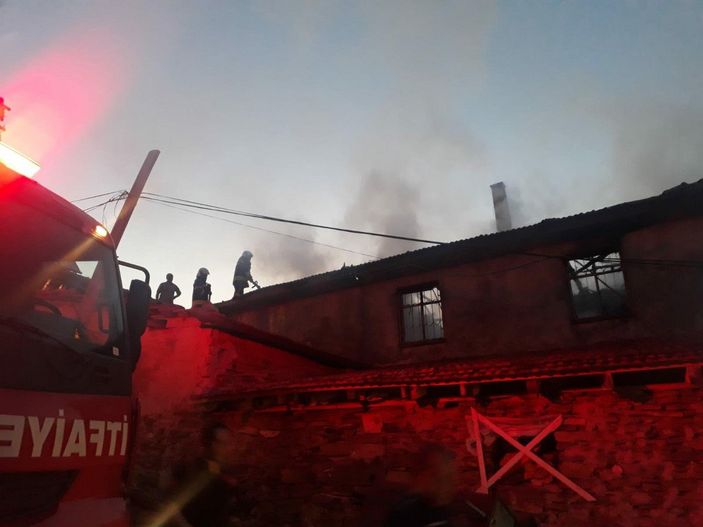 Manisa’da evini ateşe veren koca öldü, eşi ve 2 çocuğu ağır yaralı