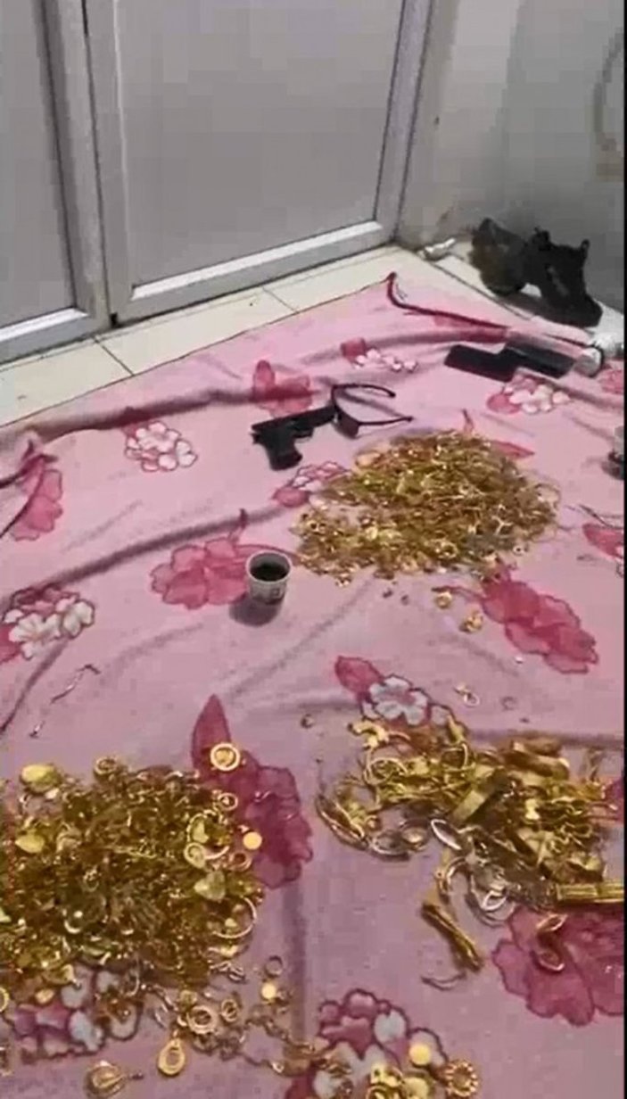 İstanbul'da kuyumcu aracından altın çalan çete çökertildi