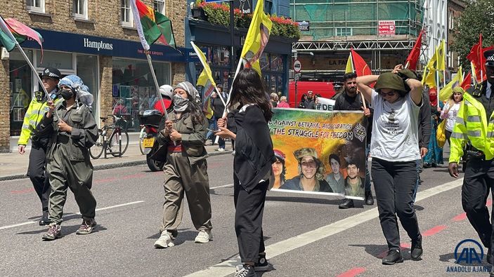 a Londra'da PKK yandaşları sokağa çıktı: Polis eşlik etti