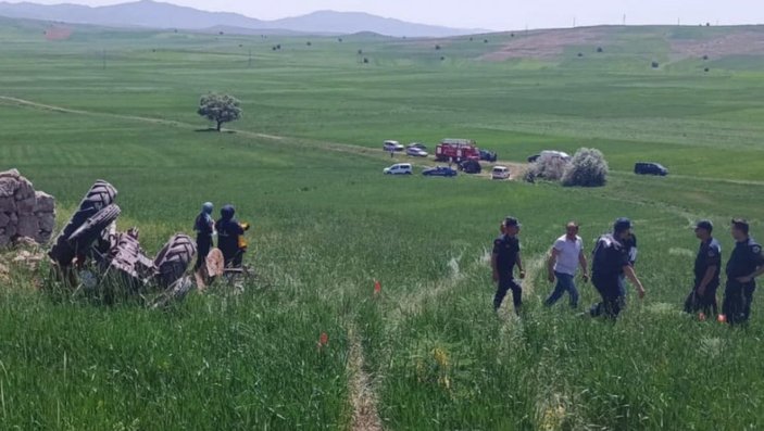 Sivas'ta traktör devrildi: 1 ölü, 1 yaralı