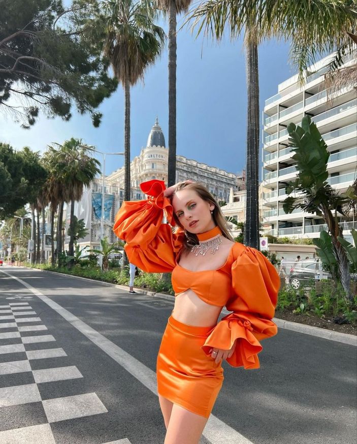 TikTok fenomeni Cemre Solmaz güneş vuran teniyle poz verdi, sosyal medya sallandı! 'O ip bir açılsa'