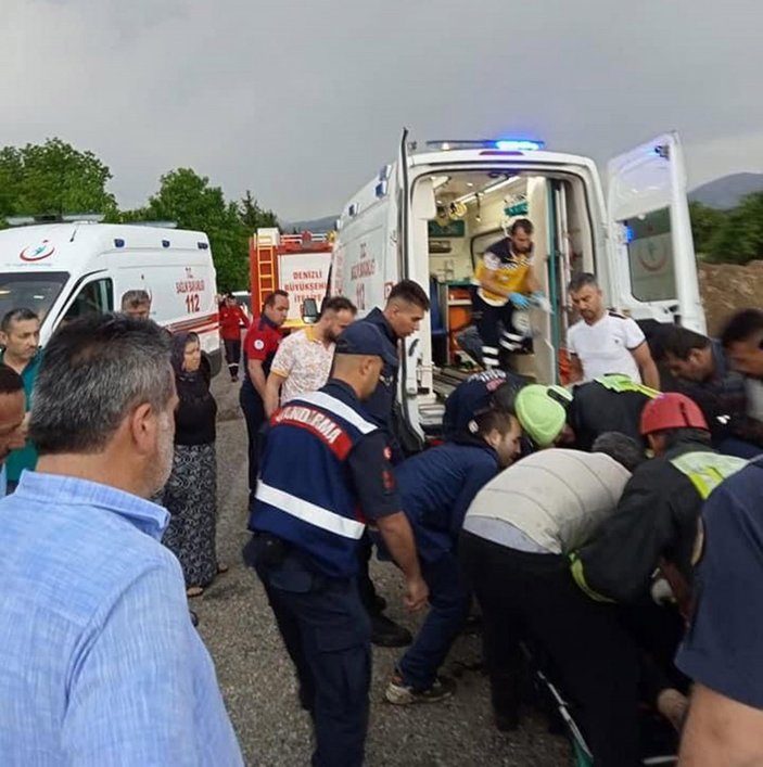 d Denizli’de otomobil ile kamyonet çarpıştı: 2 ölü, 3 yaralı