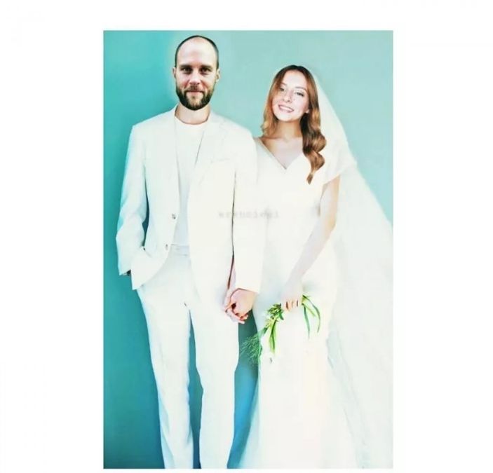 Hepsi Grubu'nun yıldızı Eren Bakıcı meğer sessiz sedasız evlenmiş! Sır gibi sakladığı eşine bakın...