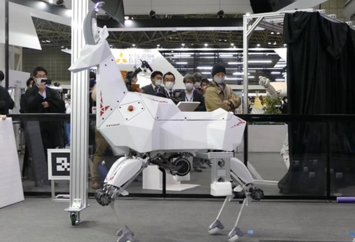 Japonya'da keçi tasarımlı robot: BEX
