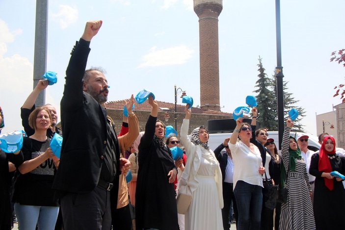 Tanju Özcan, protestolara dansla yanıt verdi