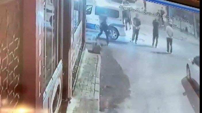 Esenler'de dönerci dükkanına silahlı saldırı