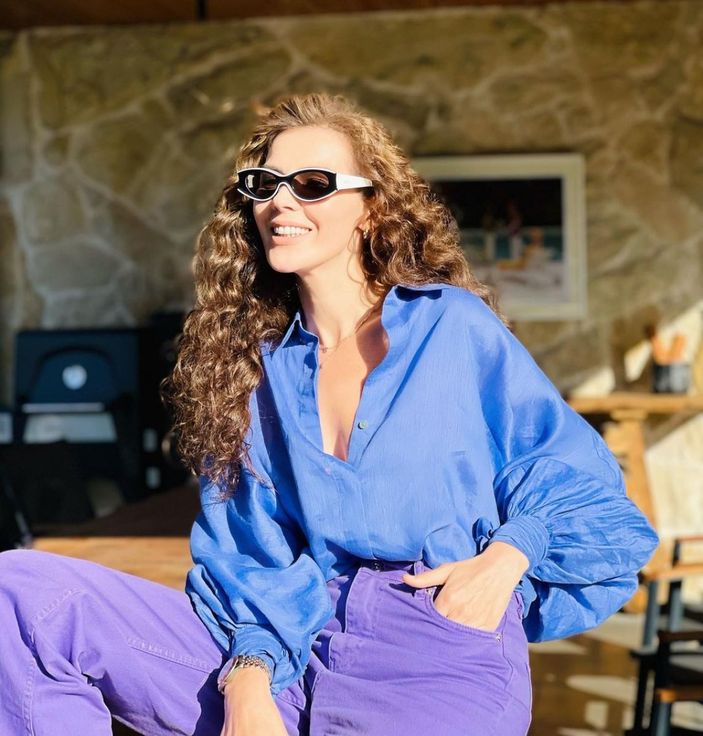 İyilik'in Neslihan'ı Hatice Şendil gömleğinin düğmelerini açtı, derin dekoltesiyle ışıldadı! 'Göz kamaştırıcı'