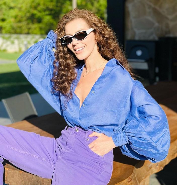 İyilik'in Neslihan'ı Hatice Şendil gömleğinin düğmelerini açtı, derin dekoltesiyle ışıldadı! 'Göz kamaştırıcı'