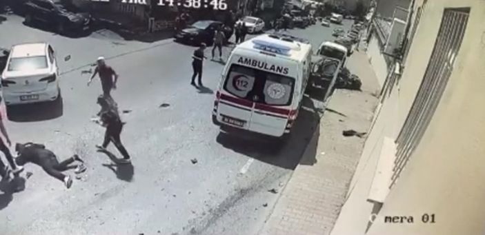 i Sarıyer'de ambulans şoförü direksiyonu kırdı, faciadan kıl payı dönüldü