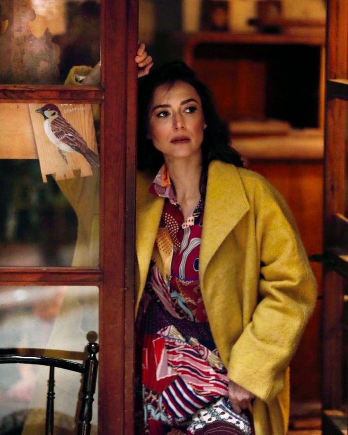 Arka Sokaklar'ın Aylin'i mini elbiseli pozuyla sosyal medyayı kasıp kavurdu! Bir bakan bir daha bakıyor...