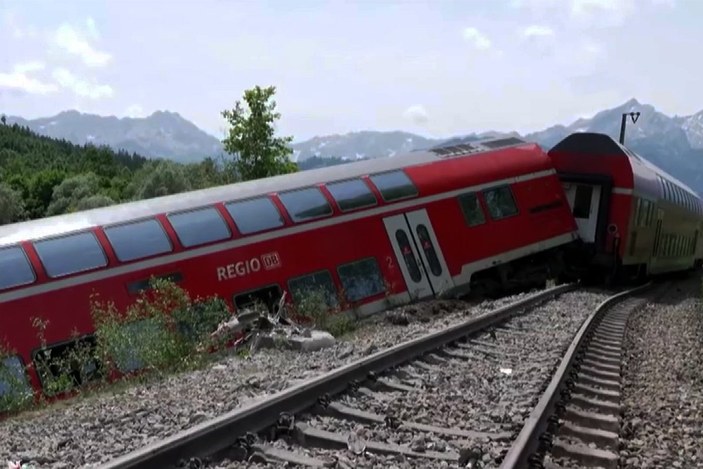 Almanya'da feci tren kazası