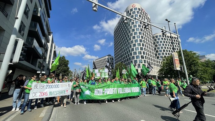 Brüksel'de, sağlık ve kültür çalışanları protesto düzenledi