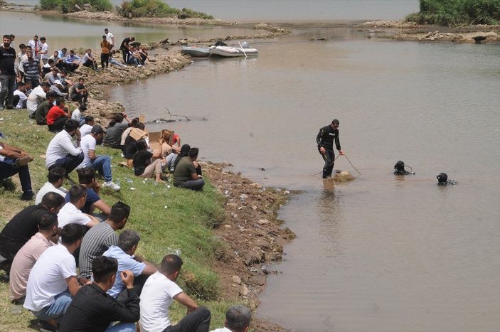 a Dicle Nehri'ne giren 2 çocuk yaşamını yitirdi