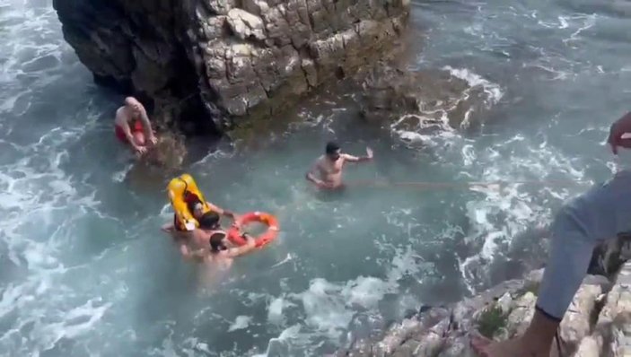 Şile'de boğulma tehlikesi yaşayan 4 kişi kurtarıldı