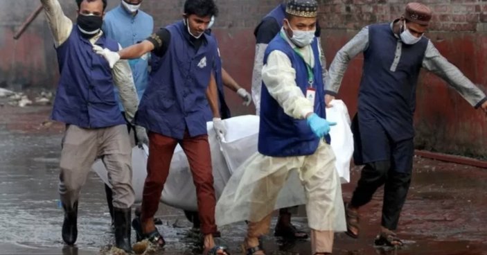Bangladeş'te konteynerda çıkan yangında 49 kişi hayatını kaybetti
