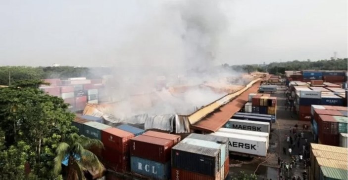 Bangladeş'te konteynerda çıkan yangında 49 kişi hayatını kaybetti