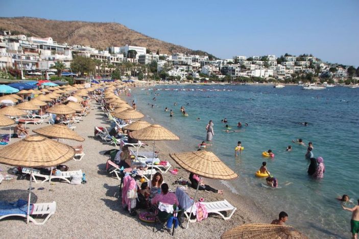 i Bodrum'da sıcağı gören, soluğu denizde aldı