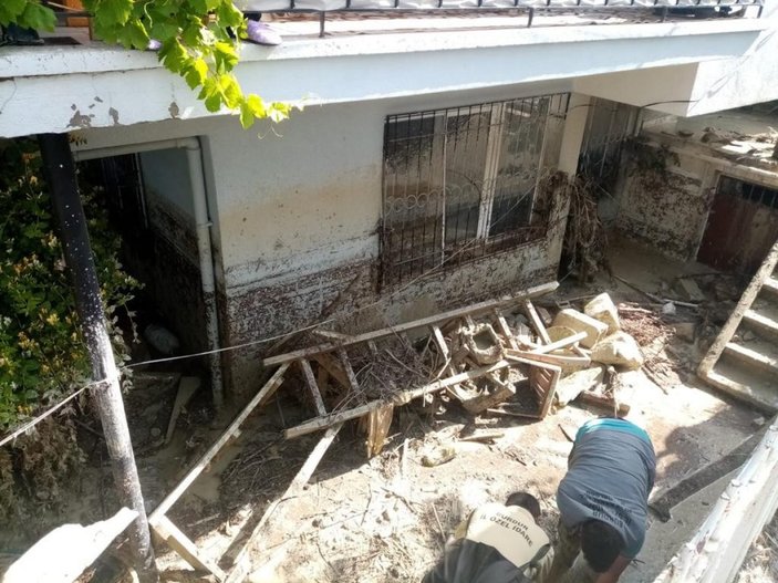 Burdur'da 1 kişinin canına mal olan selin, duvardaki izleri ortaya çıktı