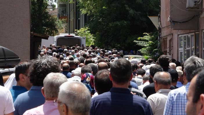 Bursa'da emekli öğretmen çift, oğullarını ziyarete giderken kazada öldü