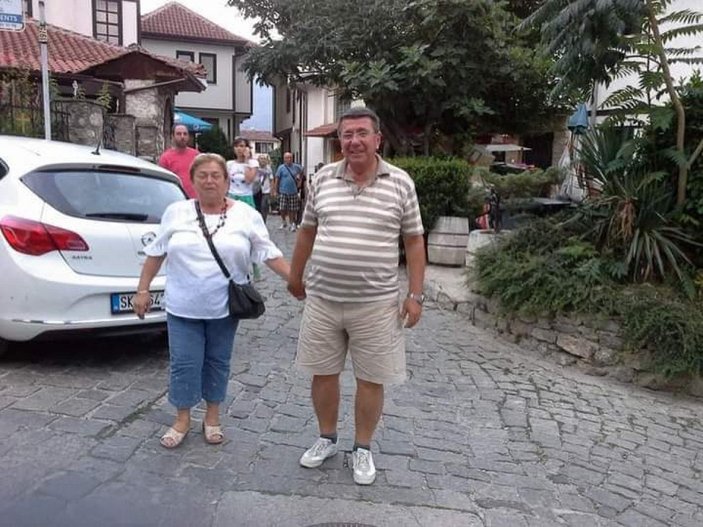 Bursa'da emekli öğretmen çift, oğullarını ziyarete giderken kazada öldü