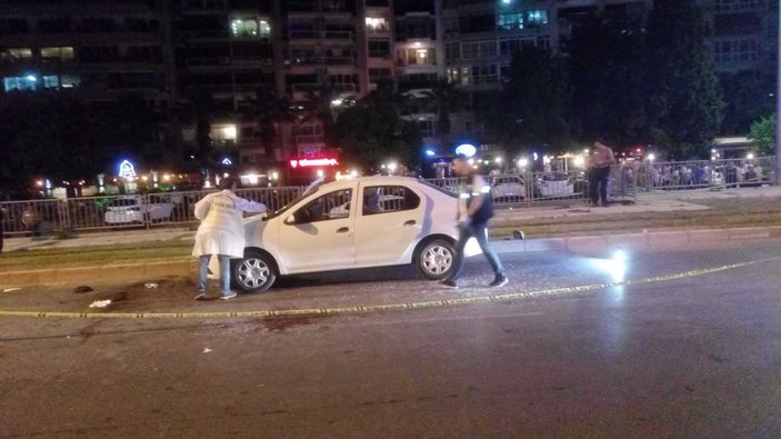 İzmir'de otomobil içerisine silahlı saldırı: Tribün lideri öldü