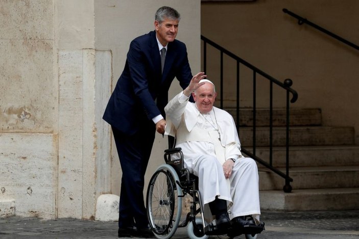 Papa, Ukrayna ziyareti için ülke yetkilileriyle görüşecek