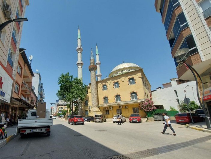 İzmir'de camilerin hoparlöründen şarkı çalan teknisyen serbest kaldı